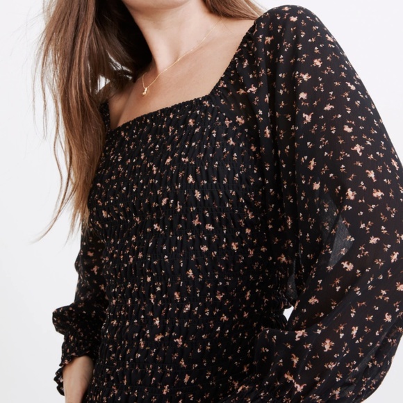 (Re)sourced Georgette Lucie Bubble-Sleeve Smocked Top in Stem Scatter - Picture 2 of 7